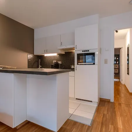 Apartment Perfectly Appointed In The Center Of Near The Beach *