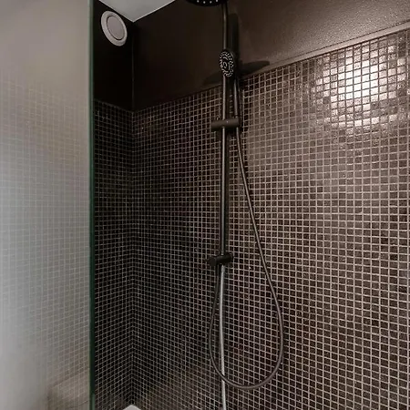 Perfectly Appointed In The Center Of Near The Beach Apartment *
